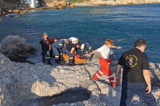 Έρευνες για τα αίτια συντριβής του πυροσβεστικού ελικοπτέρου στη Σάμο
