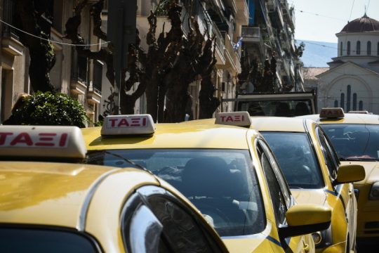 «Τραβούν χειρόφρενο» αύριο τα ταξί – 24ωρη απεργία του ΣΑΤΑ