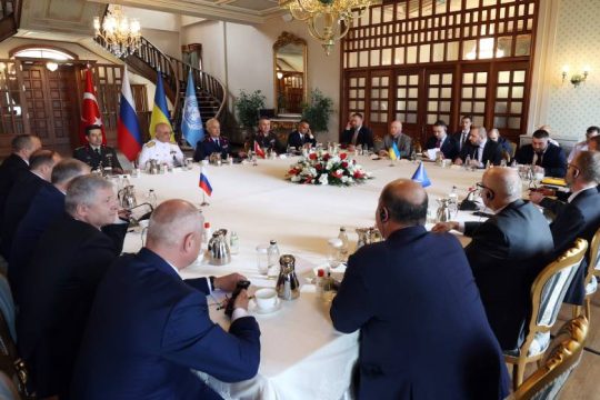 Μπήκαν οι βάσεις για να ξεμπλοκάρουν οι εξαγωγές σιτηρών από τα ουκρανικά λιμάνια