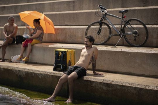 «Καμίνι» η Ισπανία, έως 44° θα δείξει το θερμόμετρο