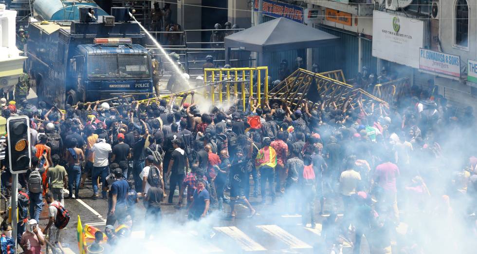 Διαδηλωτές εισέβαλαν στην προεδρική κατοικία στη Σρι Λάνκα