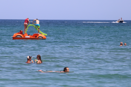 Στη θάλασσα με ασφάλεια: Βασικοί κανόνες προστασίας κατά την κολύμβηση
