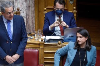 Δολοφόνοι της μνήμης α λα ελληνικά