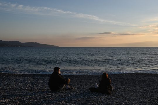 Στην αντίπερα όχθη