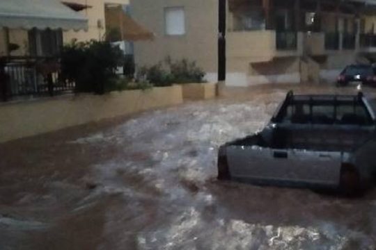 Προβλήματα στη Θάσο από την ισχυρή καταιγίδα