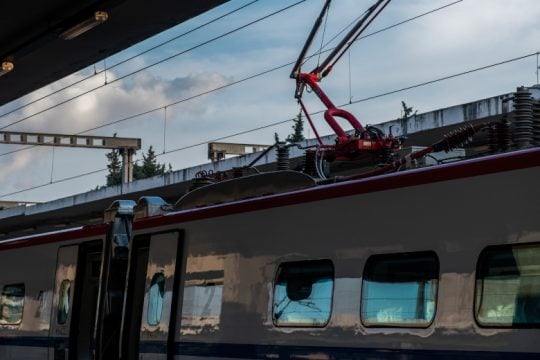 «Μπαλάκι» οι ευθύνες για το μπάχαλο στα τρένα και αυτεπάγγελτη έρευνα