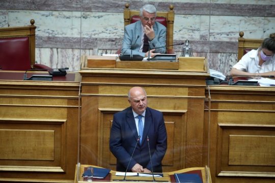 Σφυροκόπημα κατά της κυβέρνησης για την παρακολούθηση Ανδρουλάκη