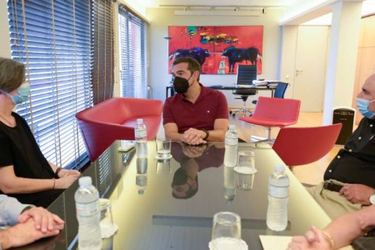 Με τους γονείς του Ζακ Κωστόπουλου συναντήθηκε ο Αλέξης Τσίπρας