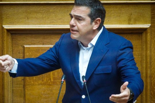 «Στην καρέκλα του πρωθυπουργού κάθεται ένας ανεπαρκής αλαζών και διχαστικός»