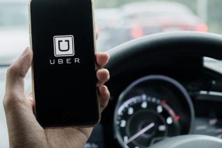 Ακαδημαϊκοί και μιντιάρχες στη «μηχανή επιρροής»