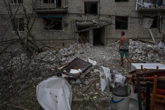 Ανεβαίνει ο αριθμός των νεκρών στο Ντονέτσκ – Αγωνία για τους εγκλωβισμένους