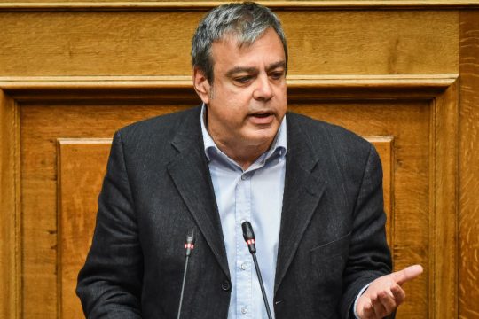Συγγνώμη Βερναρδάκη μετά το φάουλ κατά της Κεραμέως