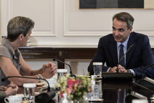 Euractiv: Θέμα Δικαιοσύνης έθεσε στον Κ. Μητσοτάκη η Μ. Βεστάγκερ