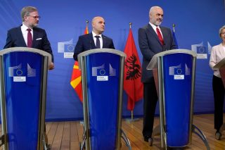 Υποψήφιες ένταξης στην Ε.Ε. Αλβανία και Βόρεια Μακεδονία