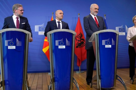 Υποψήφιες ένταξης στην Ε.Ε. Αλβανία και Βόρεια Μακεδονία