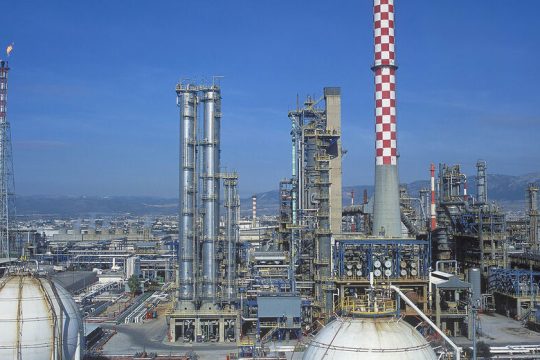 Υπερκέρδη ως 3,6 δισ. ευρώ στα καύσιμα