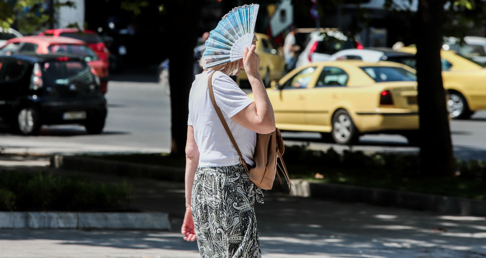 Σε ρυθμό καύσωνα η χώρα – χτύπησαν «39άρια» σε Κρήτη και Πελοπόννησο