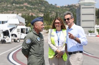 Αναζητά σανίδα σωτηρίας στον τουρισμό και μοιράζει προεκλογικές υποσχέσεις