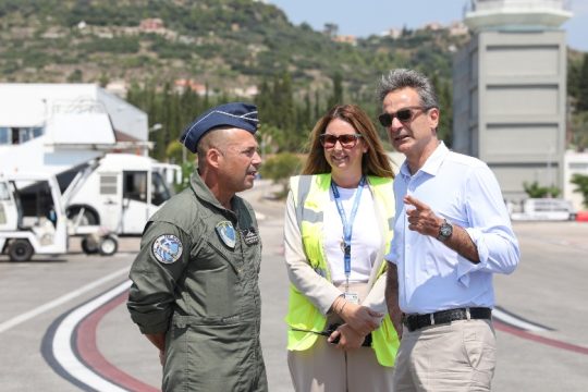 Αναζητά σανίδα σωτηρίας στον τουρισμό και μοιράζει προεκλογικές υποσχέσεις