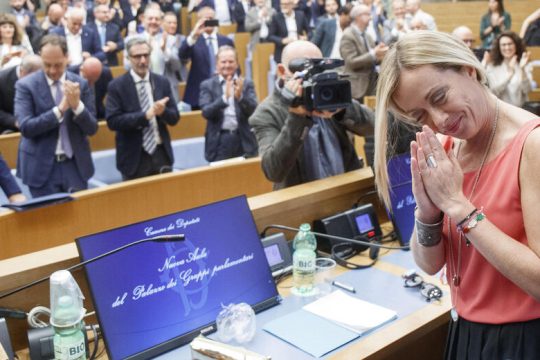 «Μέλι» από ΕΚΤ και… Μελόνι στις αγορές των ομολόγων