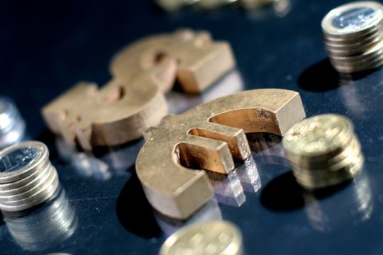 Αντιφατικά μηνύματα από ευρωζώνη και ΗΠΑ