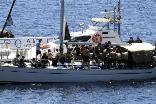 Διάσωση 30 μεταναστών ανοιχτά των Χανίων