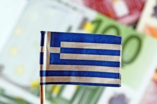 Εξετάσεις σε 20 προαπαιτούμενα για την παγωμένη δόση των 750 εκατ.