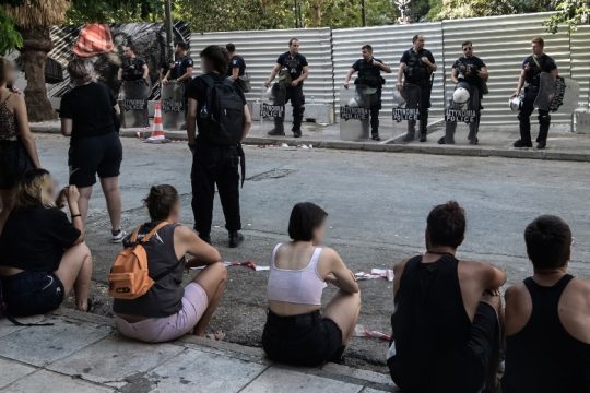 Εξάρχεια: Μετρό ή στρατόπεδο;