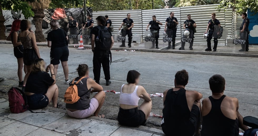 Εξάρχεια: Μετρό ή στρατόπεδο;
