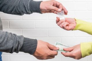 Το χάπι της άμβλωσης μαζί με τα σκληρά ναρκωτικά!
