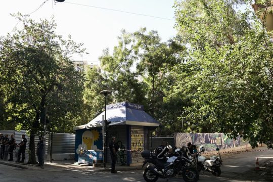 «Οι λαμαρίνες της ντροπής» στην πλατεία Εξαρχείων