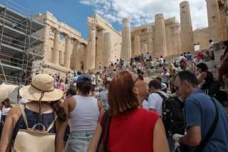 Ετοιμότης μηδέν στην Ακρόπολη για τις ορδές των τουριστών
