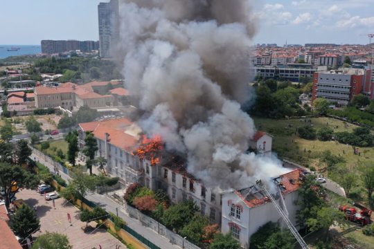 Κάηκε η στέγη, γλίτωσε η… ιστορία