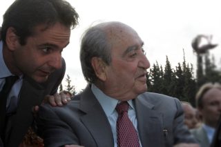 Το μήλο κάτω από τη μηλιά