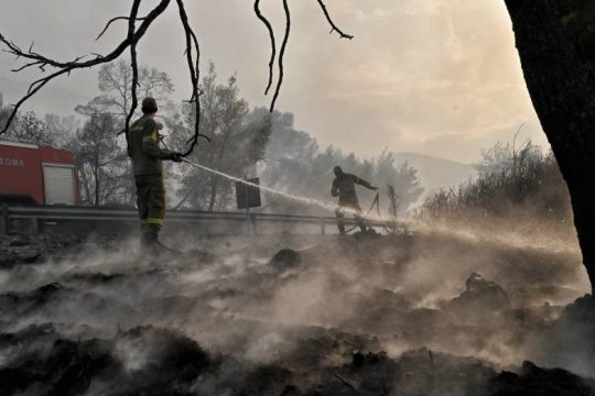 Βελτιωμένη εικόνα στα πύρινα μέτωπα Αμαλιάδας, Κορινθίας, Κέρκυρας και Θεσσαλονίκης