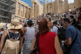 Η Ακρόπολη και η ψευδαίσθηση Κικίλια-Μενδώνη