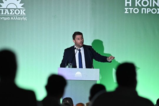 Κόβουν τις γέφυρες της Ν.Δ. με ΠΑΣΟΚ οι παρακολουθήσεις