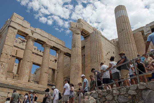 Ερώτηση 32 βουλευτών του ΣΥΡΙΖΑ για τα έργα στα τείχη της Ακρόπολης