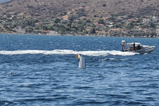 Αναγκαστική προσθαλάσσωση για πυροσβεστικό αεροσκάφος στη Σαλαμίνα