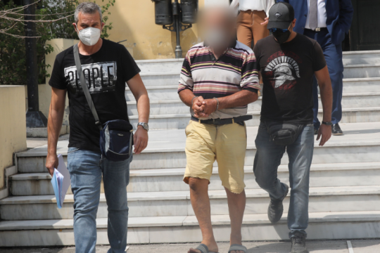 Ελεύθερος, αλλά μακριά από το Αλεποχώρι, ο 70χρονος