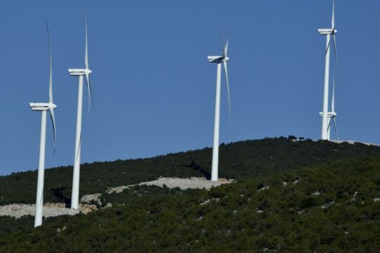 Στο πόδι η Σκύρος για τα αιολικά πάρκα