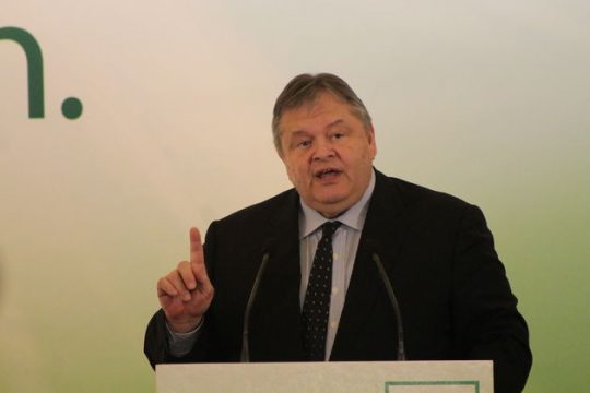 Απάντηση-κόλαφος Βενιζέλου στις αιτιάσεις Μητσοτάκη από τη Βουλή