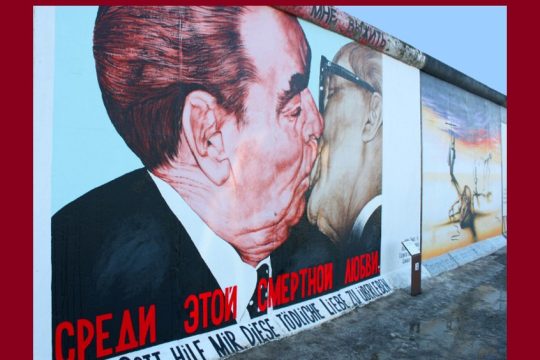 Πέθανε ο ζωγράφος Ντ. Βρούμπελ, δημιουργός του διάσημου φιλιού Μπρέζνιεφ-Χόνεκερ