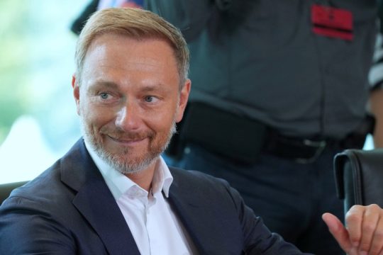 Η Γερμανία περικόπτει φόρους 10 δισ. για να αντιμετωπίσει ενεργειακή κρίση και πληθωρισμό