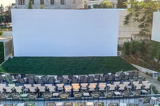 Πρώτη σειρά… τα ερωτήματα