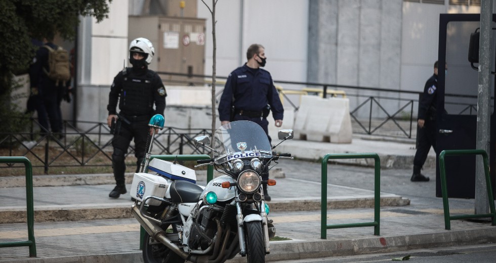 Προφυλακιστέος ο 34χρονος που εισέβαλε στο πάρκινγκ του Εφετείου-Θα κρατηθεί στο Ψυχιατρείο των φυλακών