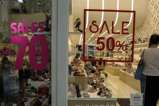 Απογοήτευση Εμπορικού Συλλόγου Πειραιώς για την κίνηση στις εκπτώσεις