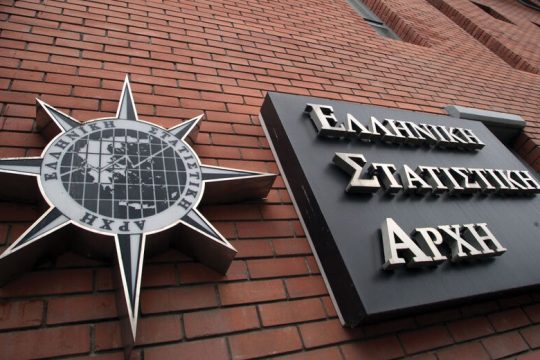 Ανατιμήσεις και τον Ιούλιο σε βασικά είδη, οριακή μείωση του πληθωρισμού