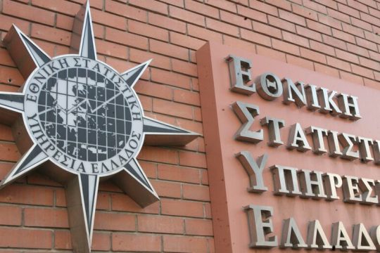 Οριακή μείωση της ανεργίας στο 12,1% τον Ιούνιο