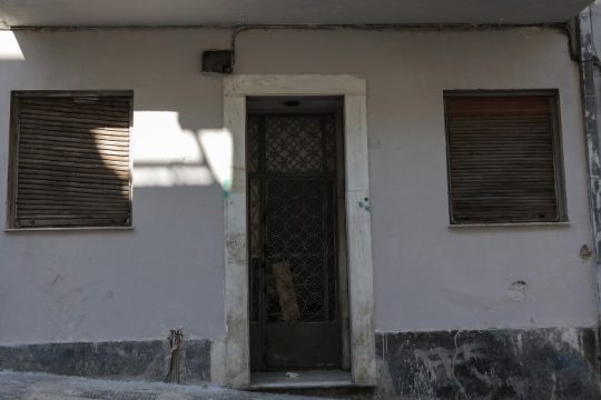 Οκτώ προσαγωγές έπειτα από αστυνομική επιχείρηση σε κατάληψη στα Εξάρχεια